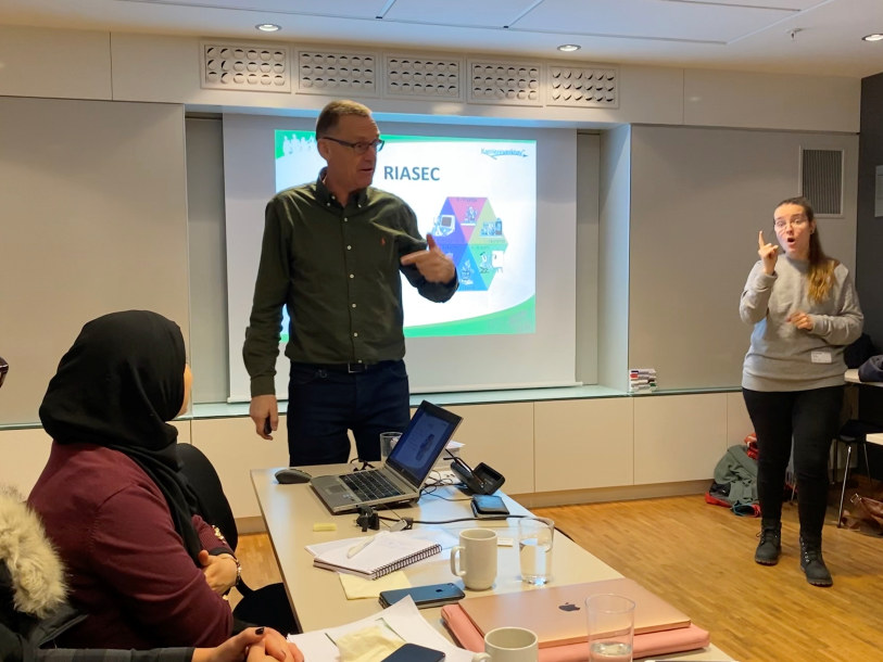 Karriereveileder unge og flyktninger med Jobpics